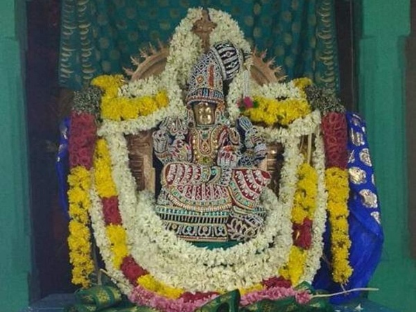 Idol of Ayirathamman Urshavar adorned beautifully in Muthangi alangaram