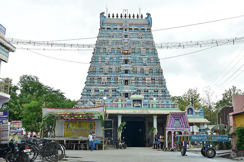 Front view of the KarivalamVanthaNallur temple Gopuram