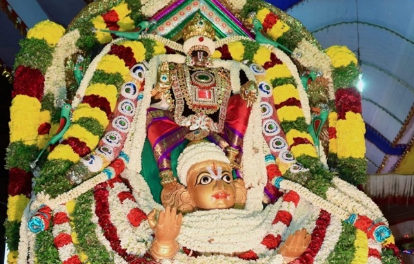 The adorned deity Urchavar Rajagopalaswamy of Gopal Swamy Temple Palayamkottai.