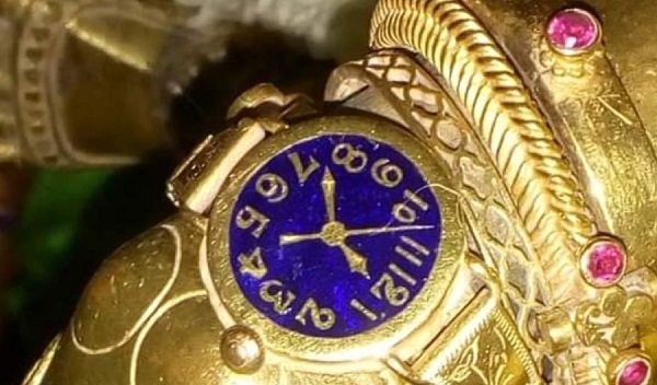 Sivasailam Paramakalyani Temple with the clock in royal blue dial with gold numbers and hands. 