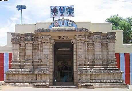Frontal view of Thirupulingudi temple