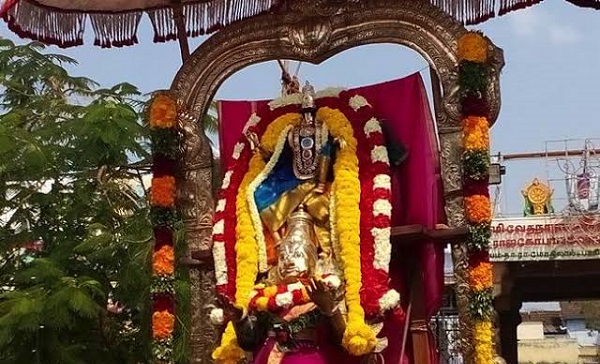 The urchavar Rajagopalar, the deity of Gopal Swamy Temple Palayamkottai, is taken out on a grand procession. He is placed under a grand umbrella adorned with garlands and gold jewellery.