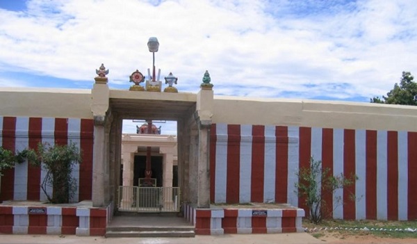 Front gate of vadakku kovil.