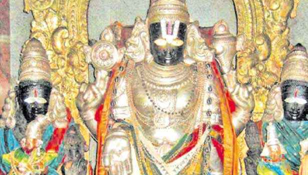 An idol of gajendra varadha perumal. 
