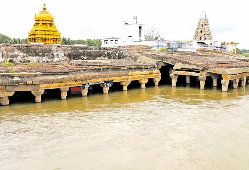 Kurukkuthurai Murugan Temple building in Tirunelveli immersed in Thamirabarani water.