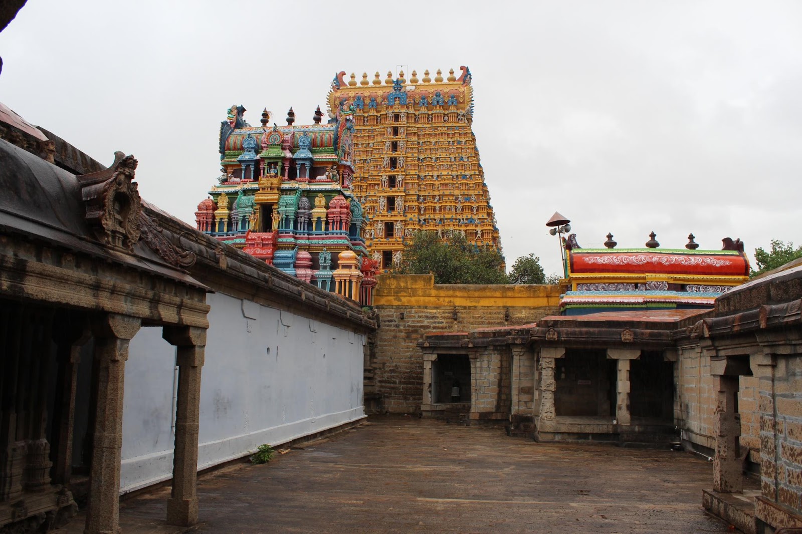 Inner view of Kalakkad Sathyavageeswarar Temple.