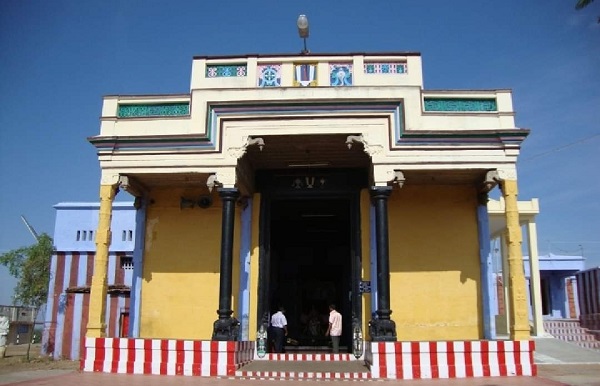 Front view of karungulam temple.