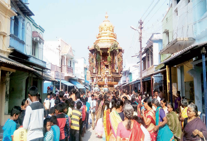 Paguni festival with therottam on the streets of Nanguneri Perumal temple