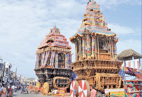 Two Nellaiappar temple carts placed on the outer road surrounding the temple, ready to be pulled by the devotees