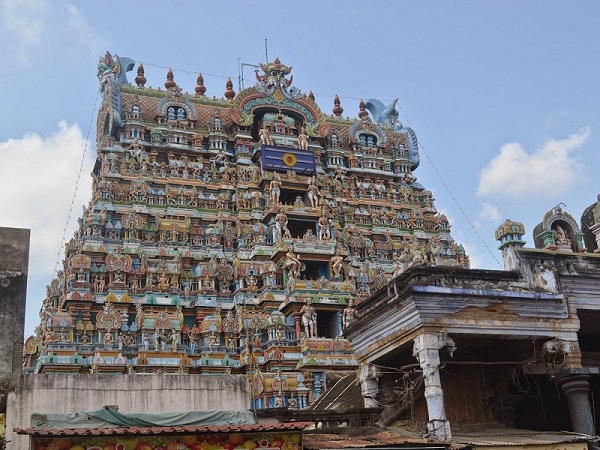 The main gopuram of the Nellaiappar temple in all its magificence.