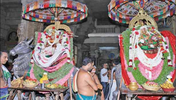 Priests seen chanting Mantras and performing Nellaiappr temple Thirukalyana Urchavam