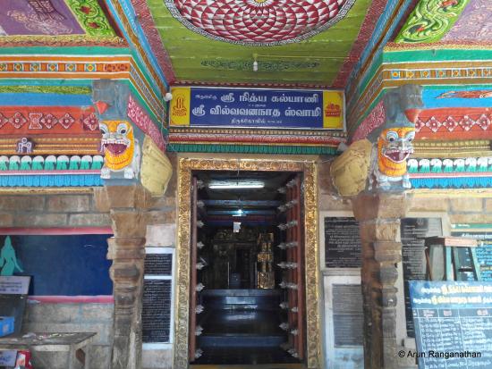 Outside view of Kadayam NithyakalyaniAmmaiUdanurai Vilvanathar Temple in Tirunelveli
