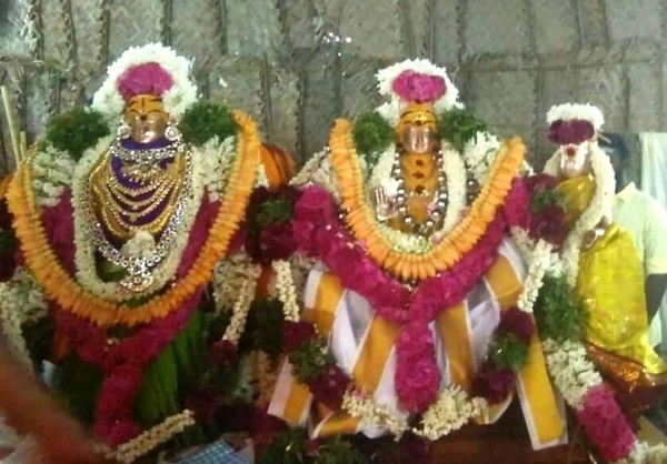 The presiding deity Lord Kasi Vishwanathar along with Amman Ulagamman in Tenkasi Temple are dressed in silk attire, wearing jewellery and decorated with garlands.