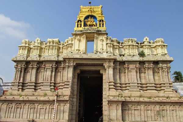 Front view of Veeravanallur Bhoominathar temple.