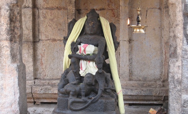 Thiruvenkadar Sivan temple deity's idol with a lamp lit on its side