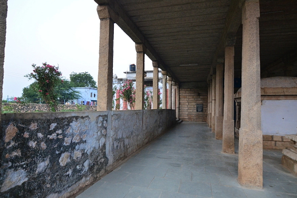 A pathway of vittalapuram temple.