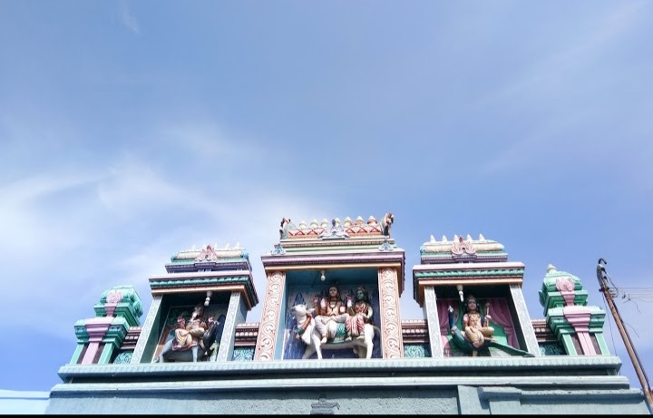 The front view of Melaveeraragavapuram Chokkalingaswamy Temple in Tirunelveli has vimanam with sculptures of Lord Shiva and Goddess Parvathy seated on Nandi in the middle; and Lord Vinayagar and lord Murugan to the left and right respectively.