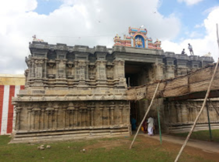 Frontal view of Srivaikundam Kailasanathar temple structure with a few devotees entering the temple premises