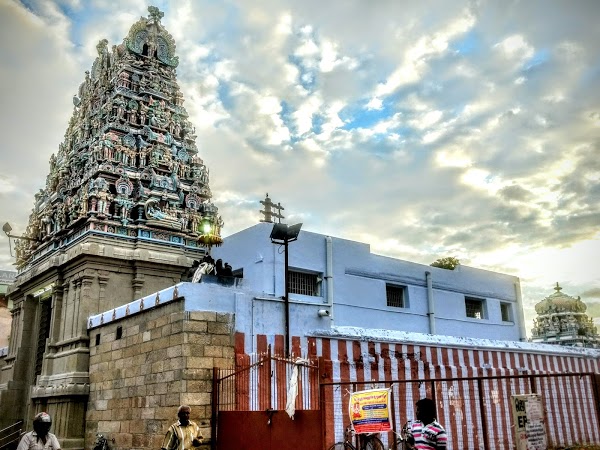 Side view of Melaveeraragavapuram Varadharaja Perumal Temple in Tirunelveli town.