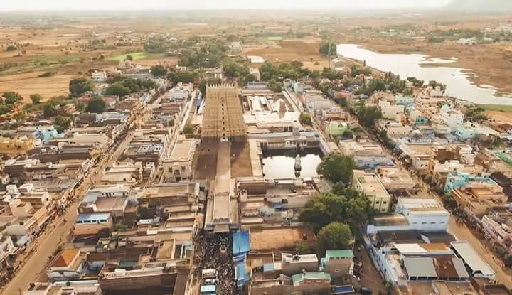 An aerial view of Sankarankovil with the structure of Sankanarayanar Temple visible in the center.