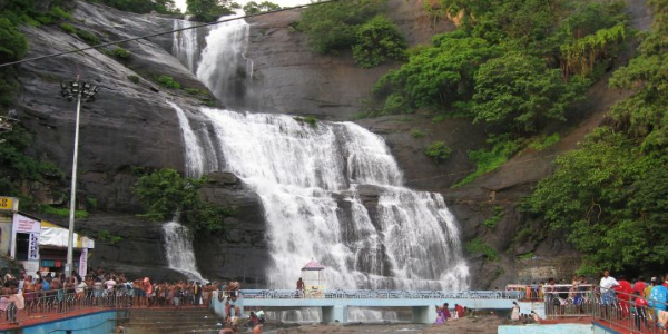 Front view of the Kutralam main falls