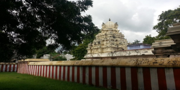 The outside view of Thenthiruperai Kailasanathar temple.